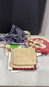lot 2159 image: Aprons, bibs and kitchen towels