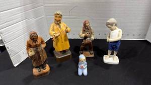 lot 2202 image: Figurines