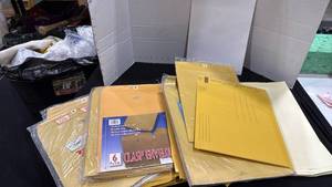 lot 2206 image: Assorted sizes of mailing envelopes including clasp