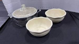 lot 2246 image: Casserole dish with lid and bowls