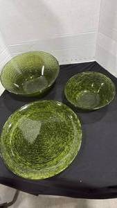 lot 2259 image: Anchor Hocking avocado green glass bowls and platter