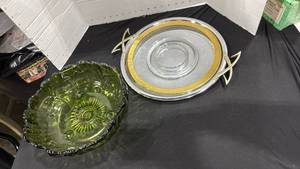 lot 2260 image: Indiana Glass Company Avocado Green Scalloped Sunflower Footed Serving Bowl and platter