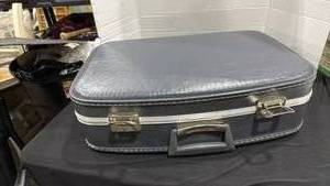 lot 2263 image: Suitcase with hard case
