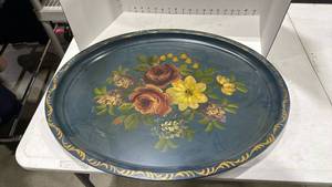 lot 2300 image: Large serving tray 19.5x24
