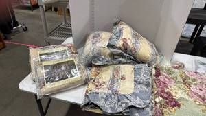 lot 2308 image: Full comforter, pillows and curtain valences