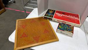 lot 2323 image: Chinese checkers, marbles and game