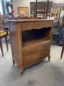 lot 3003 image: Drexel 1950s console chest 40 x 32 x 17 in