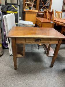 lot 3004 image: Single drawer mission style desk28 x 37 x 24 in