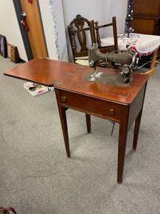 lot 3005 image: Montgomery Ward sewing machine in cabinet30 x 21 x 17 in