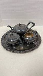 lot 5001 image: Meridian Silverplate Co serving set