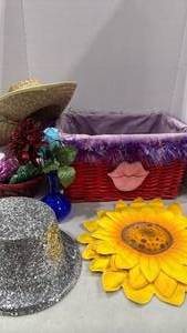 lot 6000 image: Baskets, sparkly hat and more