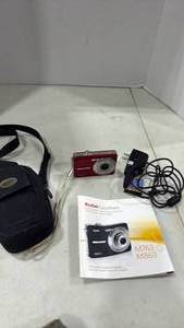 lot 6010 image: Kodiak easy share digital camera with case and extra battery