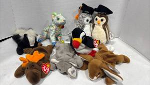 lot 6022 image: Another Beanie Baby with 2 Grad Owls
