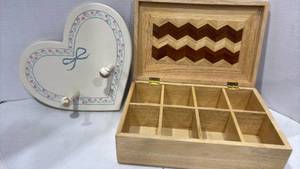 lot 6034 image: Handcrafted Wooden Display Box with Chevron Pattern 11x7x4 and Wooden Heart Hanging Art