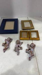 lot 6082 image: Decorative Picture Frame and Cherub Set