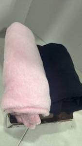 lot 6095 image: Throw blankets and throw pillow