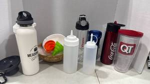 lot 6125 image: Various water bottles, small&nbsp collapsible funnels and more
