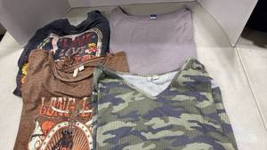 lot 1253 image: Womens tops size 2224 and 3x