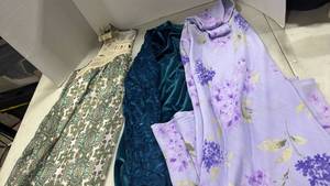 lot 1260 image: Dresses size 18 and XL and top size Xl