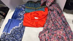 lot 1265 image: Dresses and tops xl, and 18