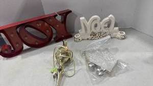 lot 1271 image: Holiday decor