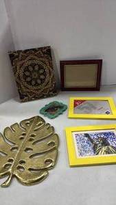 lot 1279 image: Stretched canvas wall decor, metal gold colored leaf and more