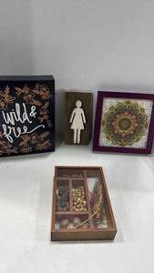lot 1287 image: Decorative Wall decor
