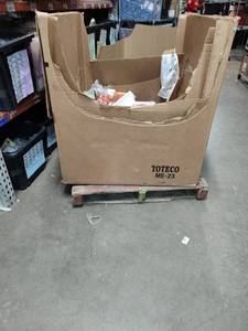 lot 3 image: Gaylord of Misc Items(Pallet and Gaylord Not Included