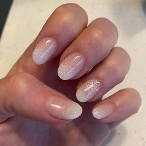 lot 4219 image: Snowflake Press on Nails Short Oval Cute Fake Nails Pink False Nails Press ons with Gradient Glitter Designs Acrylic Full Cover Christmas Stick on Nails for Women Winter Manicure 24Pcs