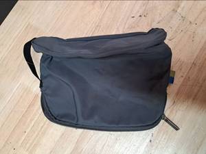 lot 4105 image: Small Grey bag