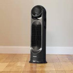 lot 3426 image: Honeywell Tower Fan