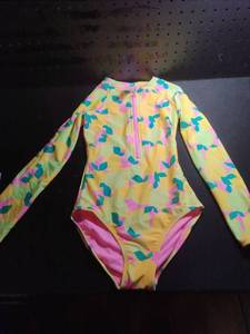 lot 8010 image: Cat & Jack Girls Long Sleeve Floral Swimsuit Size 8