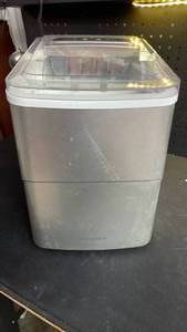 lot 19493 image: Parts only-Insignia 2.6L Portable Ice Maker