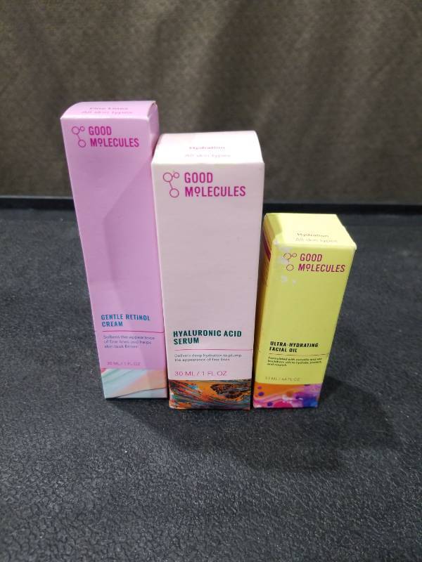 lot 517 image: Good Molecules Skincare Set - 3 Piece Collection