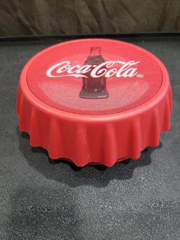 lot 9209 image: Classic Coca-Cola Bottle Cap Speaker No Charger