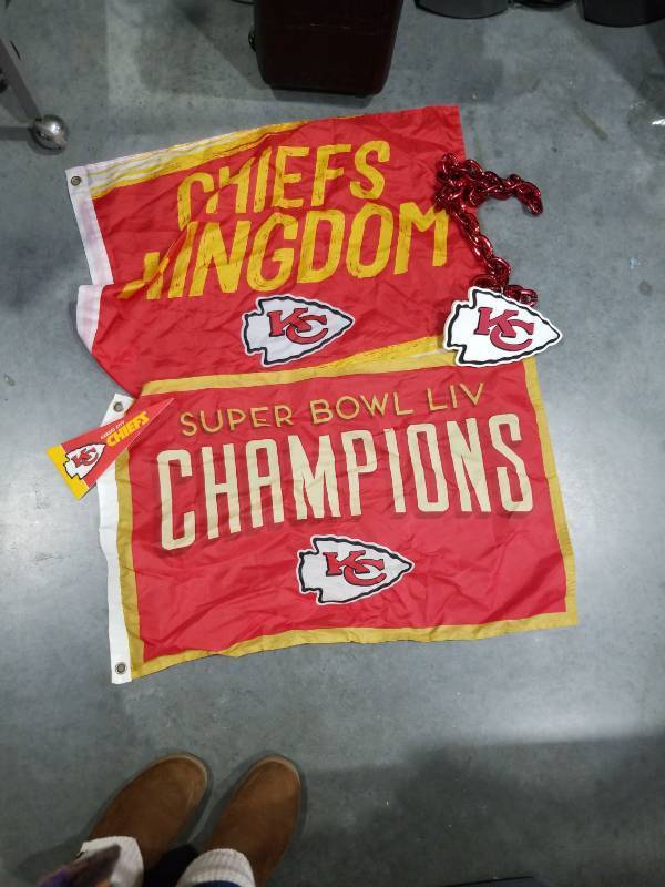 lot 656 image: LOT OF RANDOM KANSAS CITY CHIEFS ITEMS