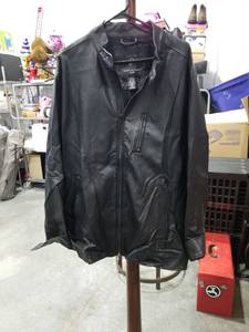 lot 3360 image: Shaquille ONeal Black Leather Jacket Size XL