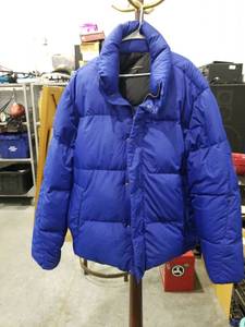 lot 3373 image: Banana Republic Blue Puffer Jacket XXL