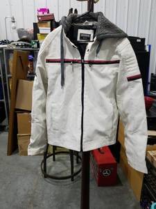 lot 3376 image: Distortion White Jacket with Gray Fleece Hood Size Medium