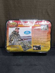 lot 3405 image: Camo Cozy 12V Heated Blanket with Timer