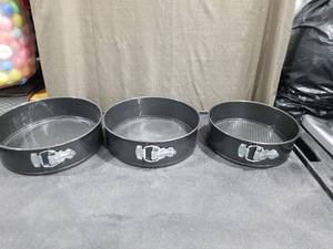 lot 3410 image: Set of 3 Springform Cake Pans