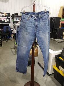 lot 3474 image: Levis 569 Straight Leg Jeans 32x32