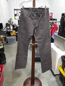 lot 3477 image: Levis 514 Black Straight Fit Jeans 32x32