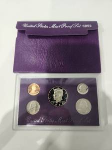 lot 3496 image: 1992 United States Mint Proof Set
