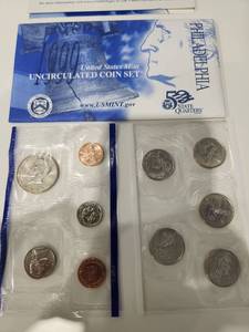 lot 3513 image: US Mint 50 State Quarters Uncirculated Coin Set