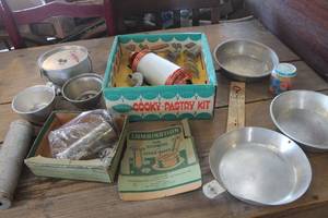 lot 3317 image: IOB Vtg. Cake Decorators & More