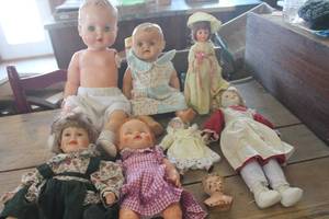 lot 3325 image: Antique & Vintage Dolls