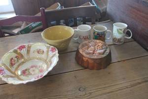 lot 3326 image: Vintage USA Yellow Bowl & More