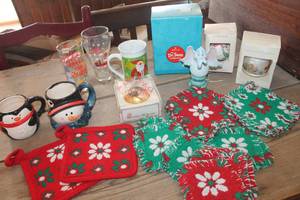 lot 3340 image: Hallmark Ornaments and More