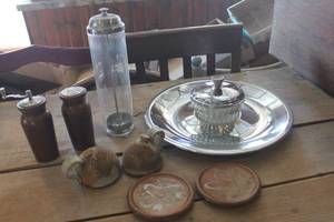 lot 3341 image: Vtg. Kormex Relish Dish, S&P Shakers & More